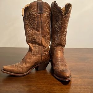 Women’s Justin cowboy boots, size 7.5
